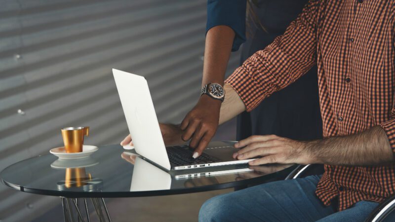 Empreender ou construir uma carreira, eis a questão