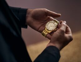 guia-completo-qual-o-horario-certo-para-ajustar-a-data-do-relogio