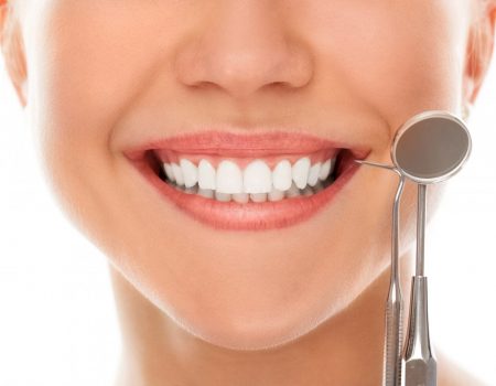 clareamentodental1 450x350 - Clareamento dental: veja o que você precisa saber