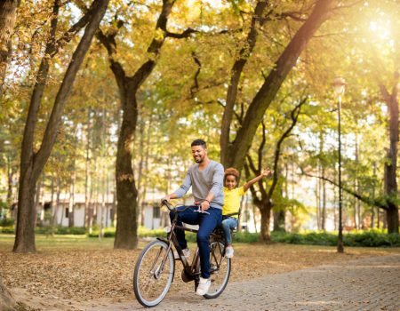 pedalar 450x350 - Exercícios ao ar livre: natureza por perto e vida mais ativa